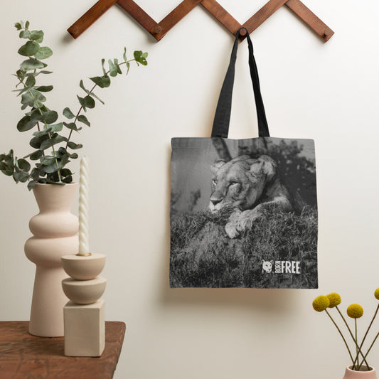 Lioness Tote Bag by Will Travers